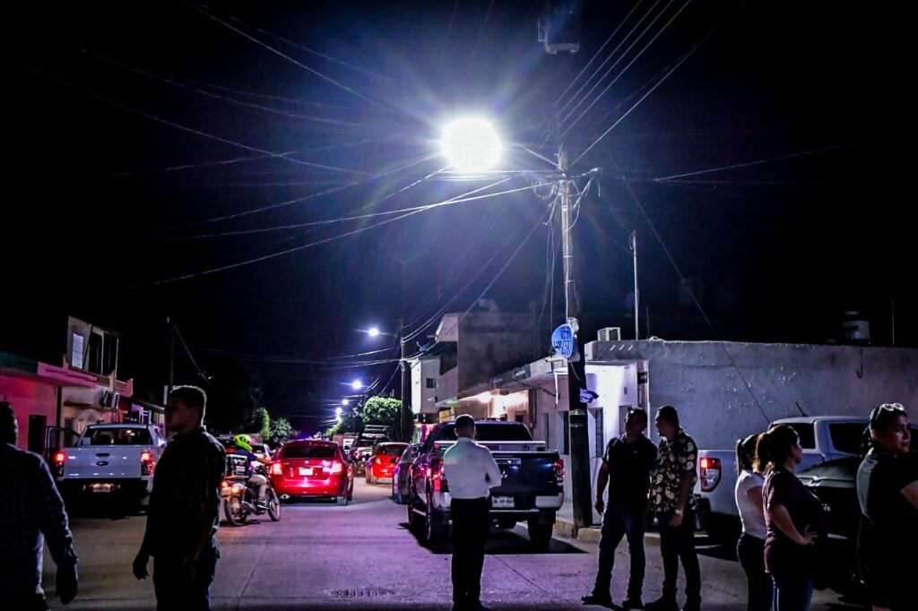 Entrega de alumbrado público en las colonias El Tronconal y Fidel Velázquez