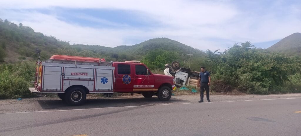 Volcadura de camión en la México 15