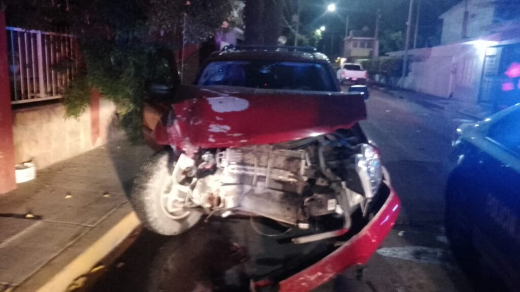 Camioneta chocada en Guasave