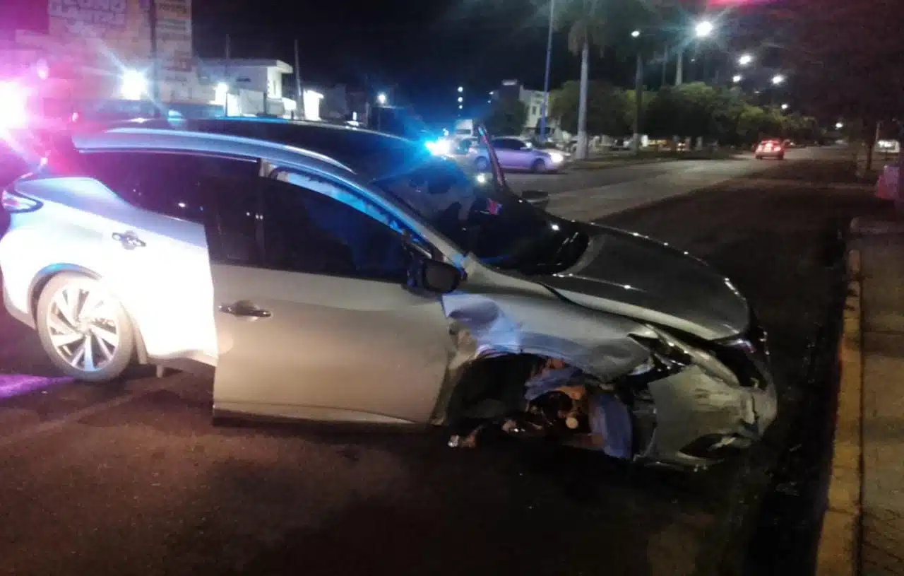 Camioneta chocada en Guasave