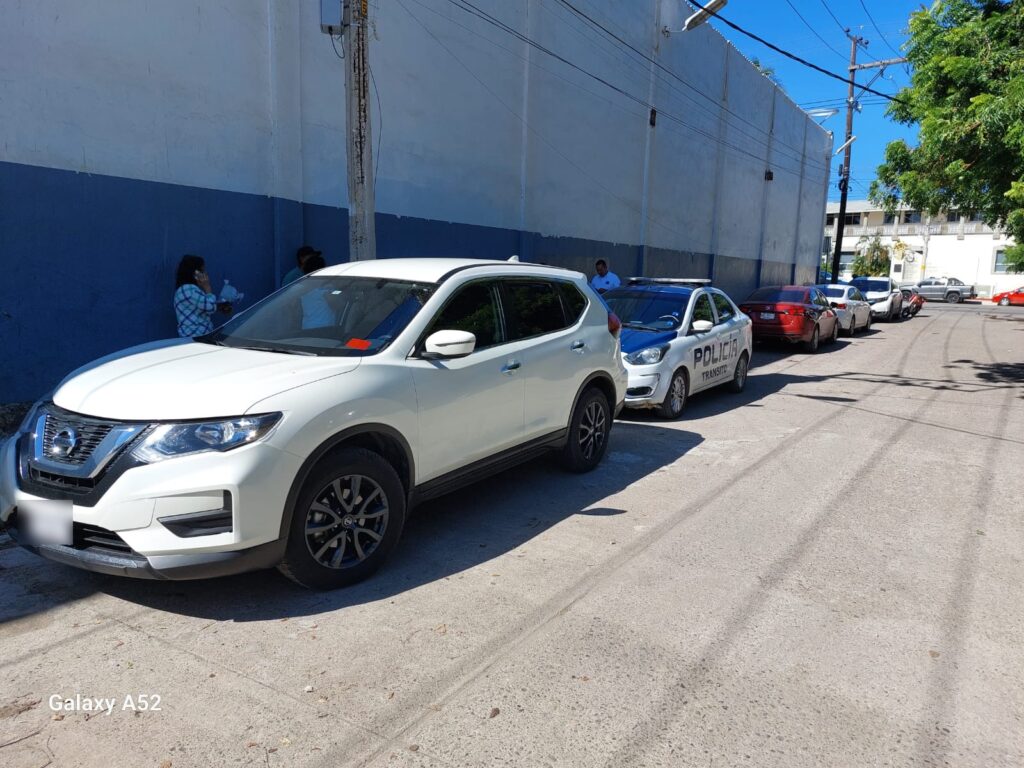 Camioneta chocada en Mazatlán