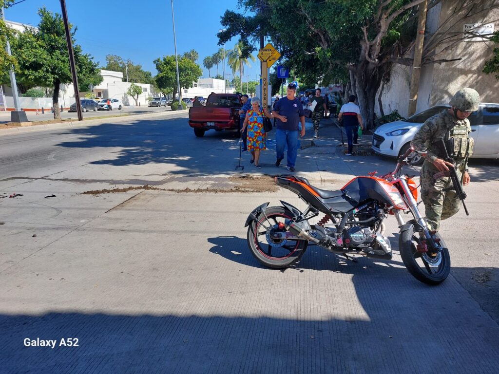 Motocicleta chocada en Mazatlán