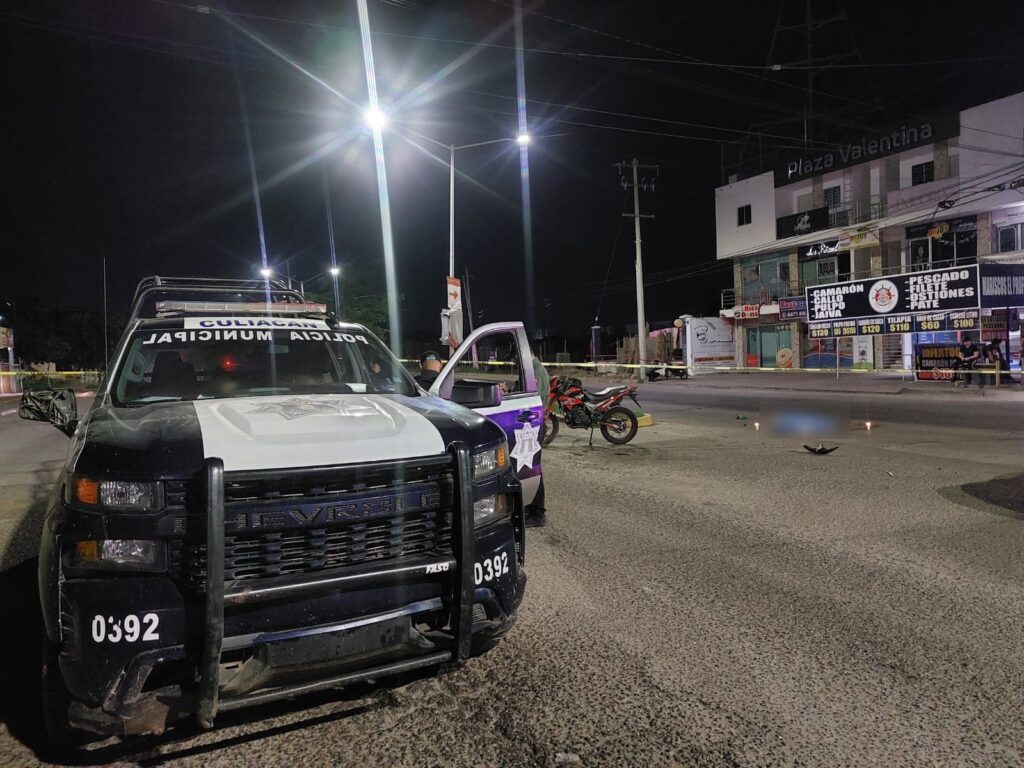 Policía municipal en el área de un choque en Culiacán