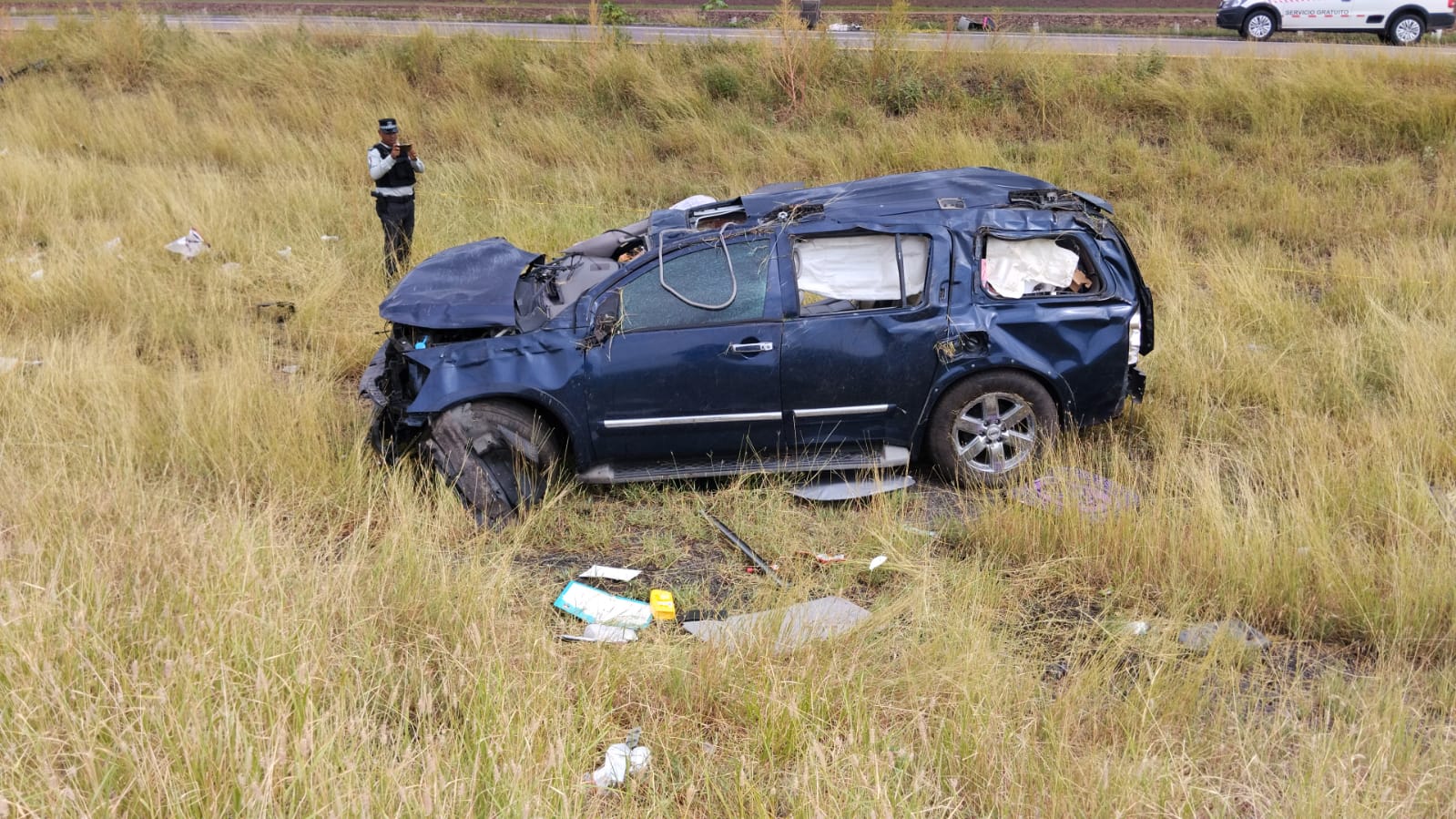 Camioneta accidentada por la autopista Culiacán-Mazatlán