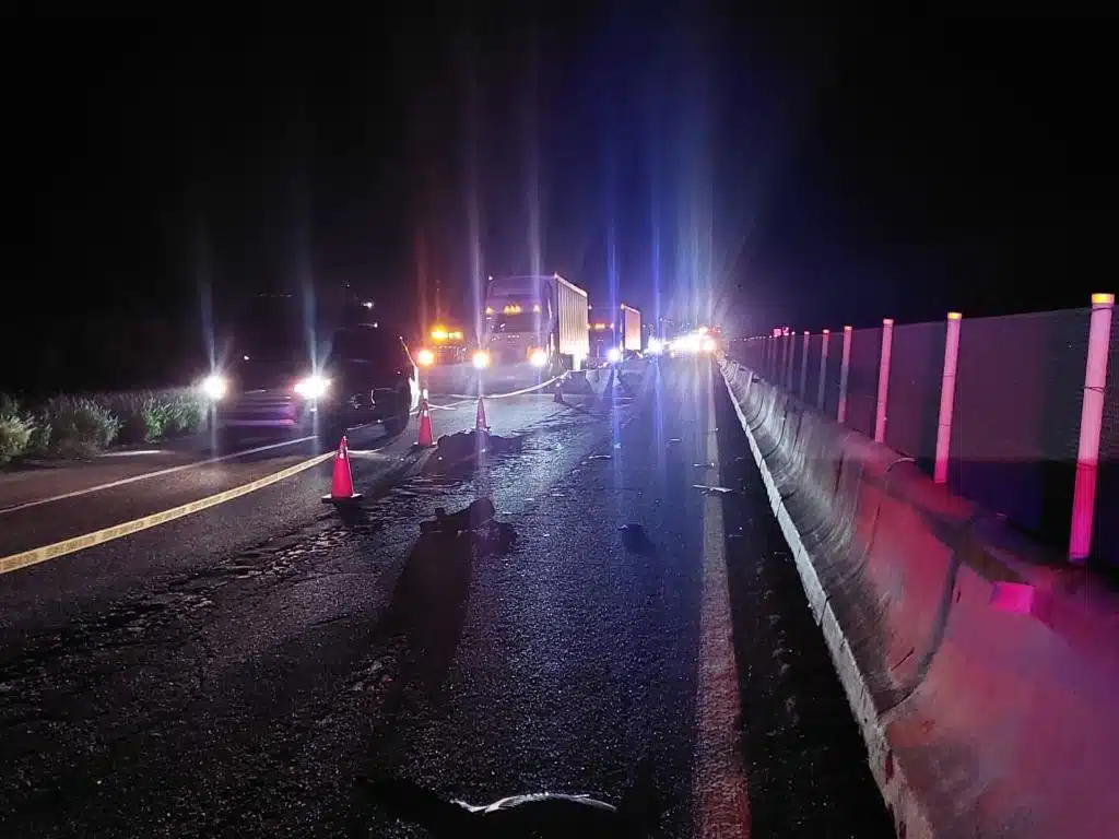 El accidente ocurrió la noche de este viernes sobre la autopista Mazatlán-Culiacán.