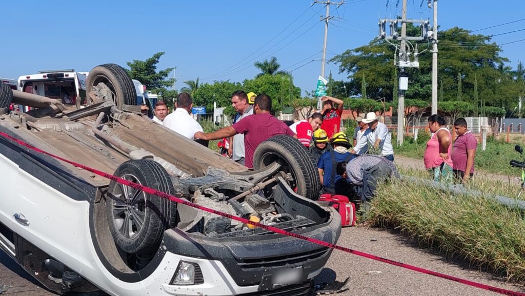 Accidente tipo volcadura en Culiacán