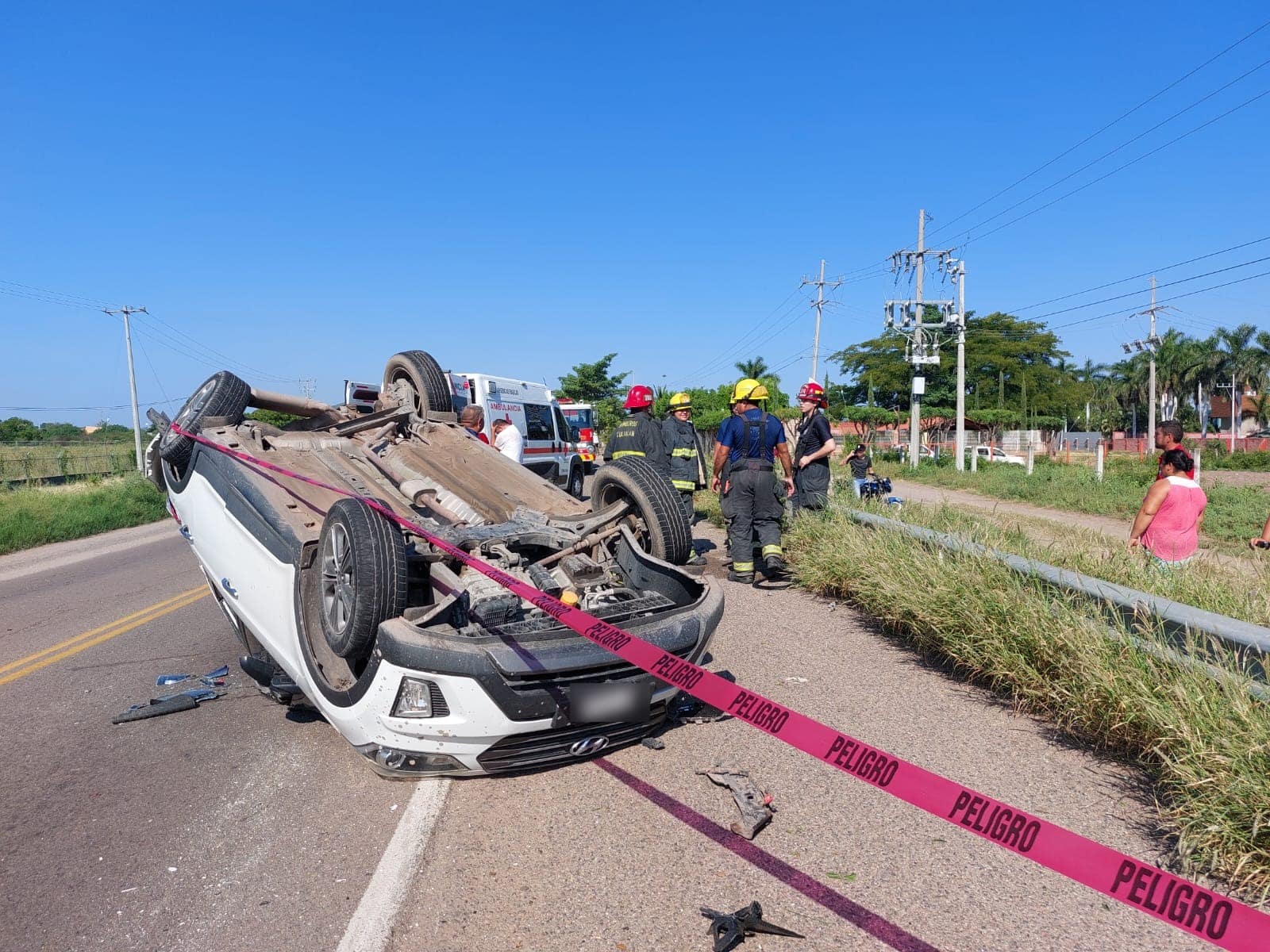 Accidente tipo volcadura en Culiacán