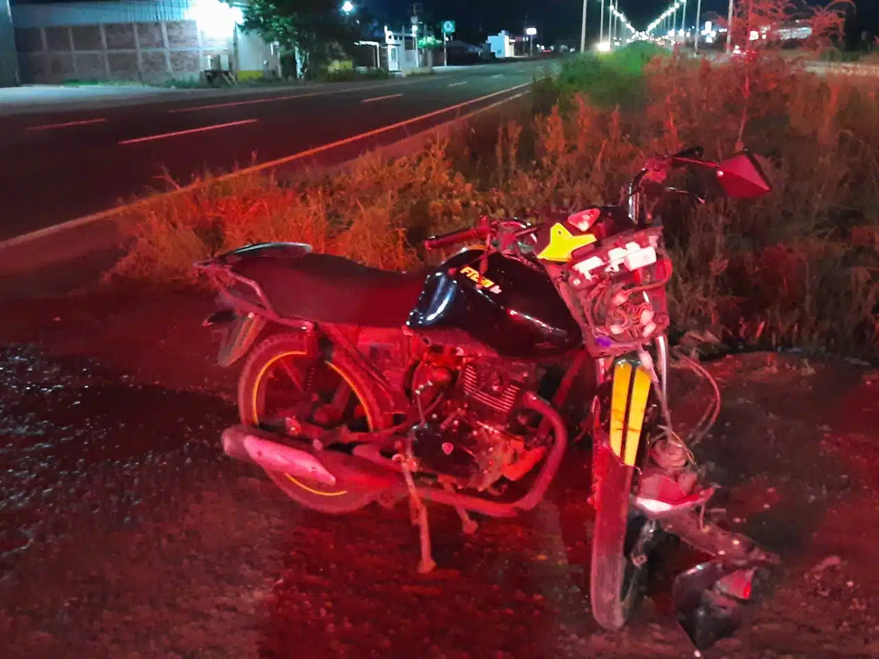 Socorristas de Cruz Roja Culiacán brindaron los primeros auxilios al lesionado.