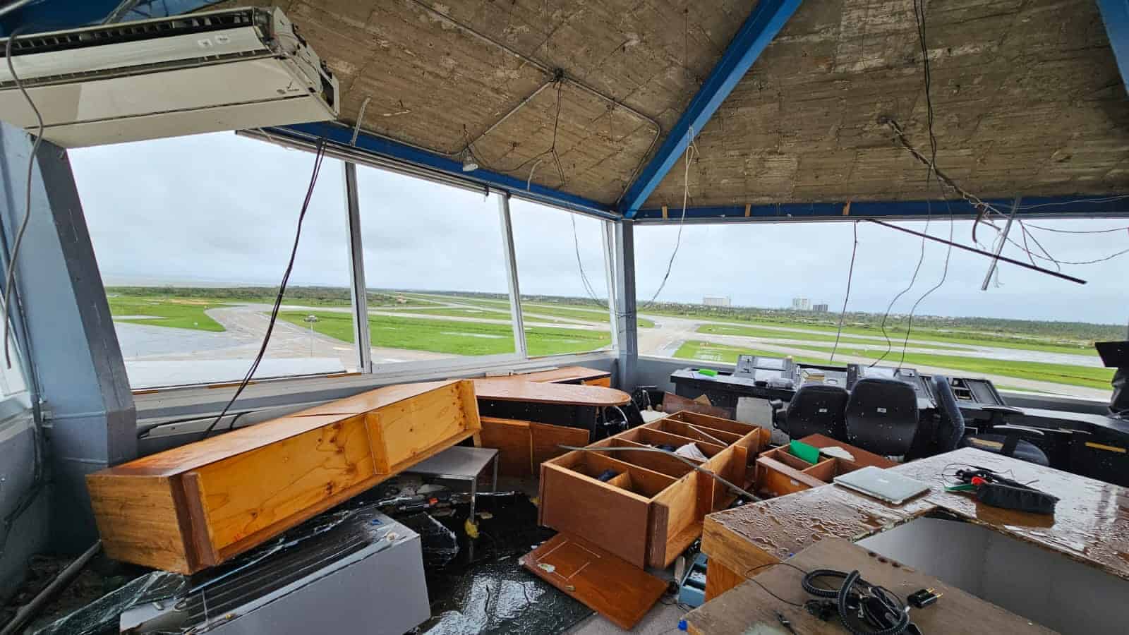 Aeropuerto de Acapulco sufre daños por 