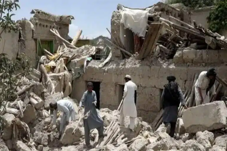 Afganistán calcula más de cuatro mil 500 víctimas tras terremotos