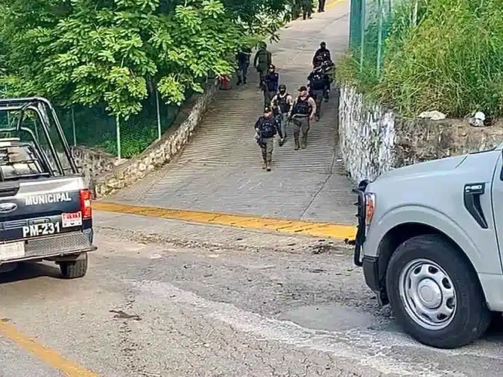 Agente policíaco asesinó a sus tres compañeros; también murió al ser sometido