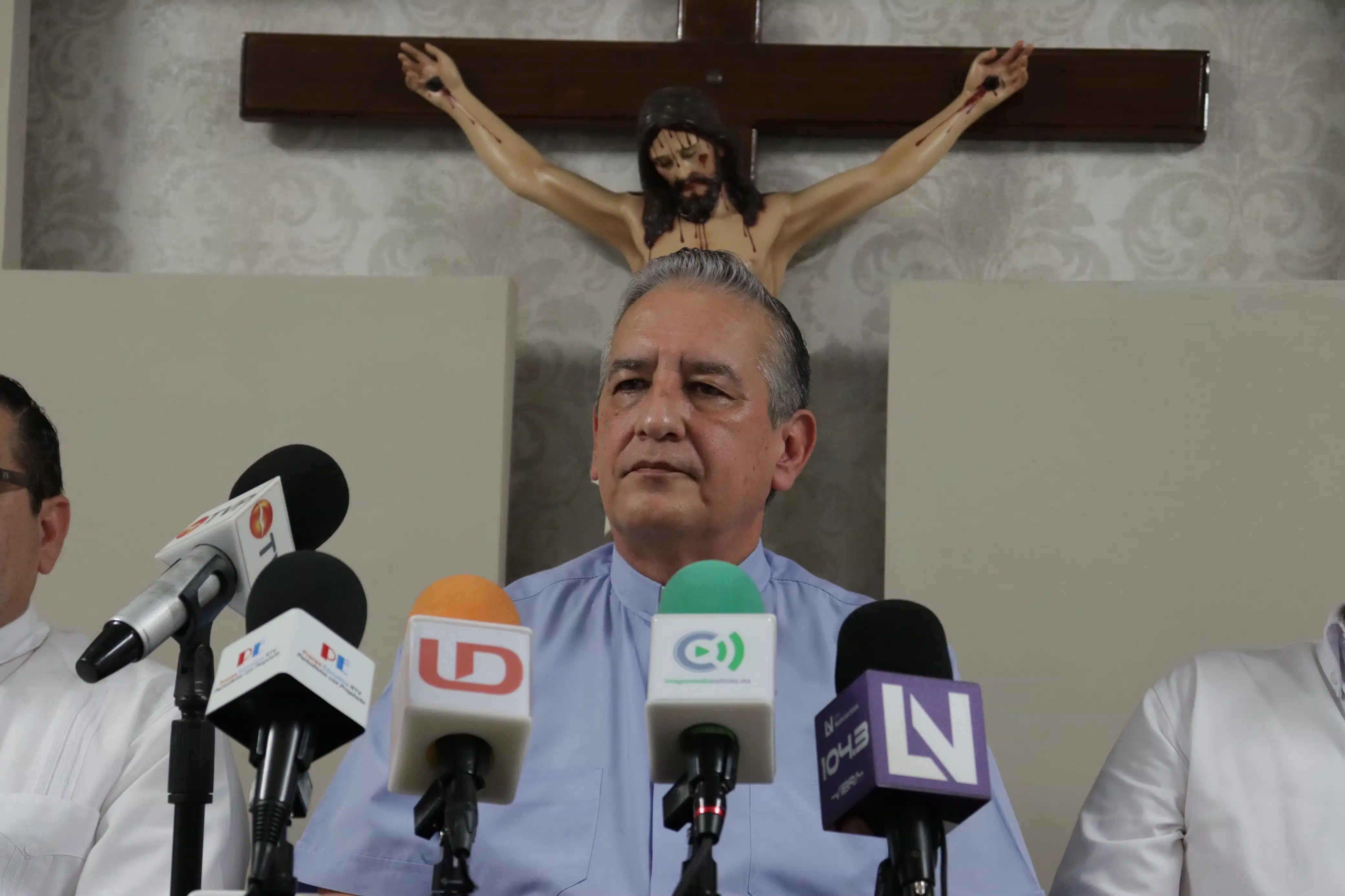 Padre Alberto Gerardo Gutiérrez González en entrevistas con medios