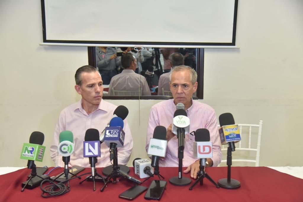 Alcalde de Ahome en rueda de prensa con medios