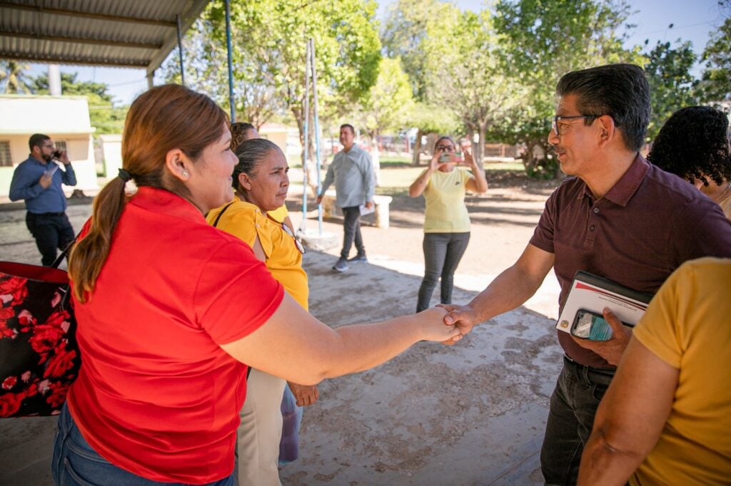 Apoyo a familias damnificadas en Guasave