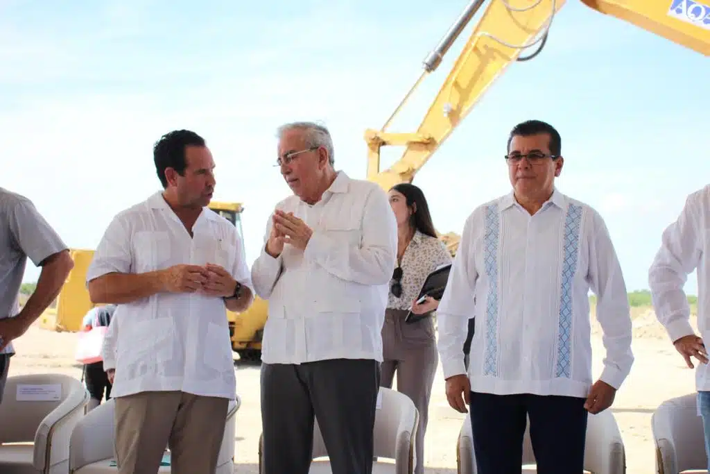 Gobernador de Sinaloa; Rubén Rocha Moya, Alcalde de Mazatlán; Édgar González Zataráin, Luis Felipe Seldner, presidente ejecutivo de grupo Tetakawi.