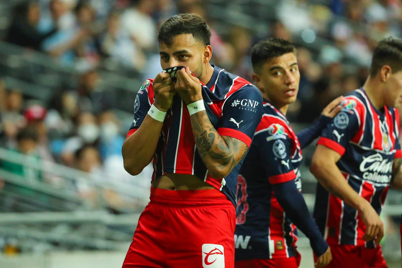 Alexis Vega ya no jugará con las Chivas de Guadalajara.