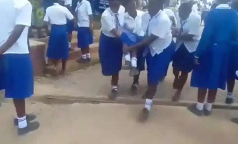 Alumnas en Kenia padecen 
