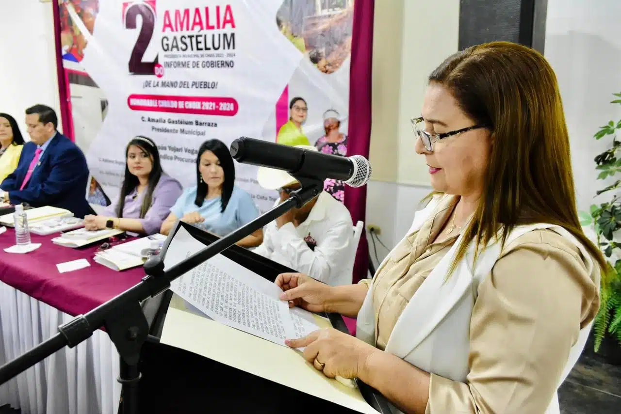 Amalia Gastélum Barraza en el segundo informe de Gobierno de Choix