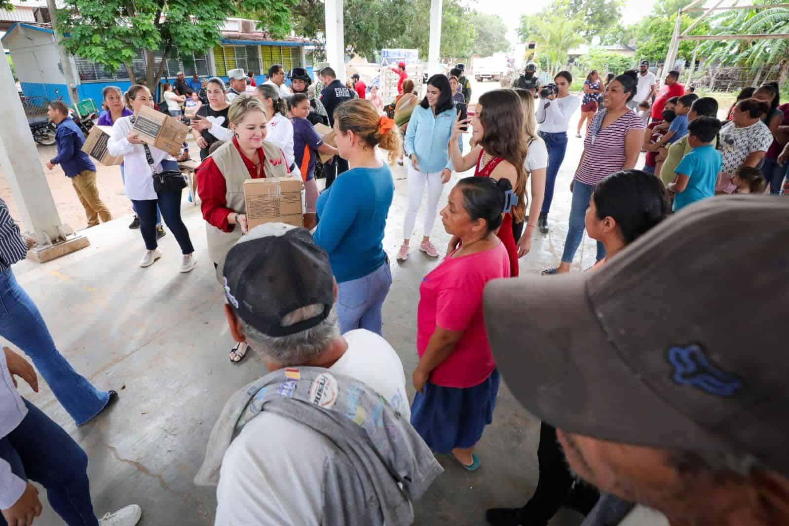 Eneyda Rocha encabezó las brigadas de apoyo, en los distintos albergues de Elota.