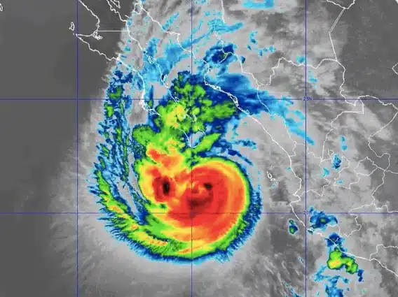 Baja California Sur se prepara para recibir durante la mañana del sábado al huracán Norma.
