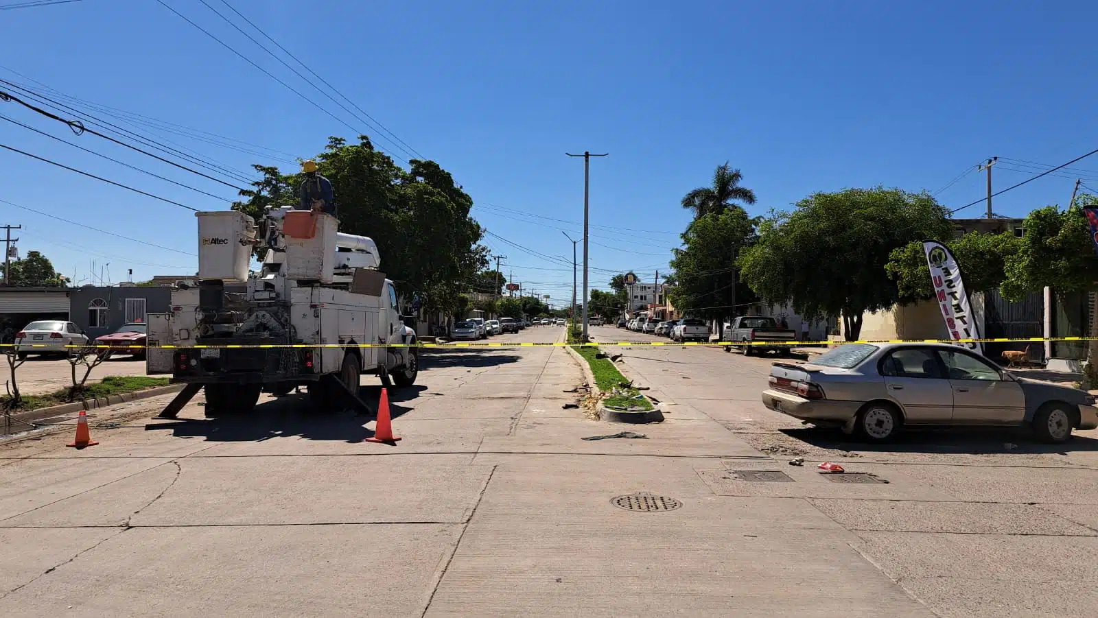 Bloqueo en calle de Los Mochis por manifestación de vecinos