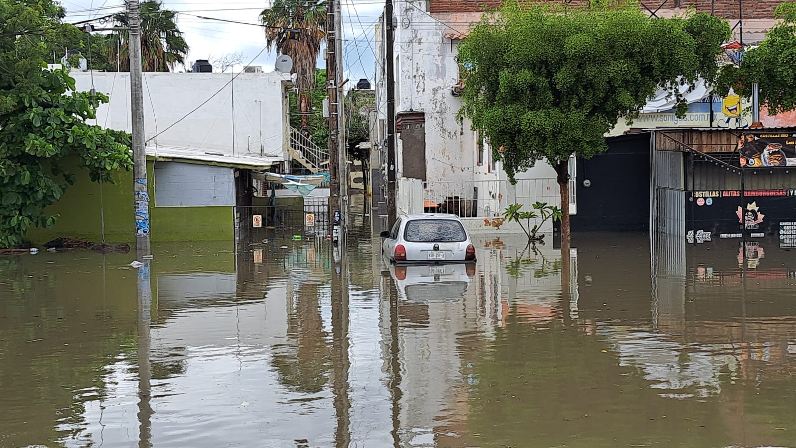 Inundación en la colonia López Mateos de Mazatlán