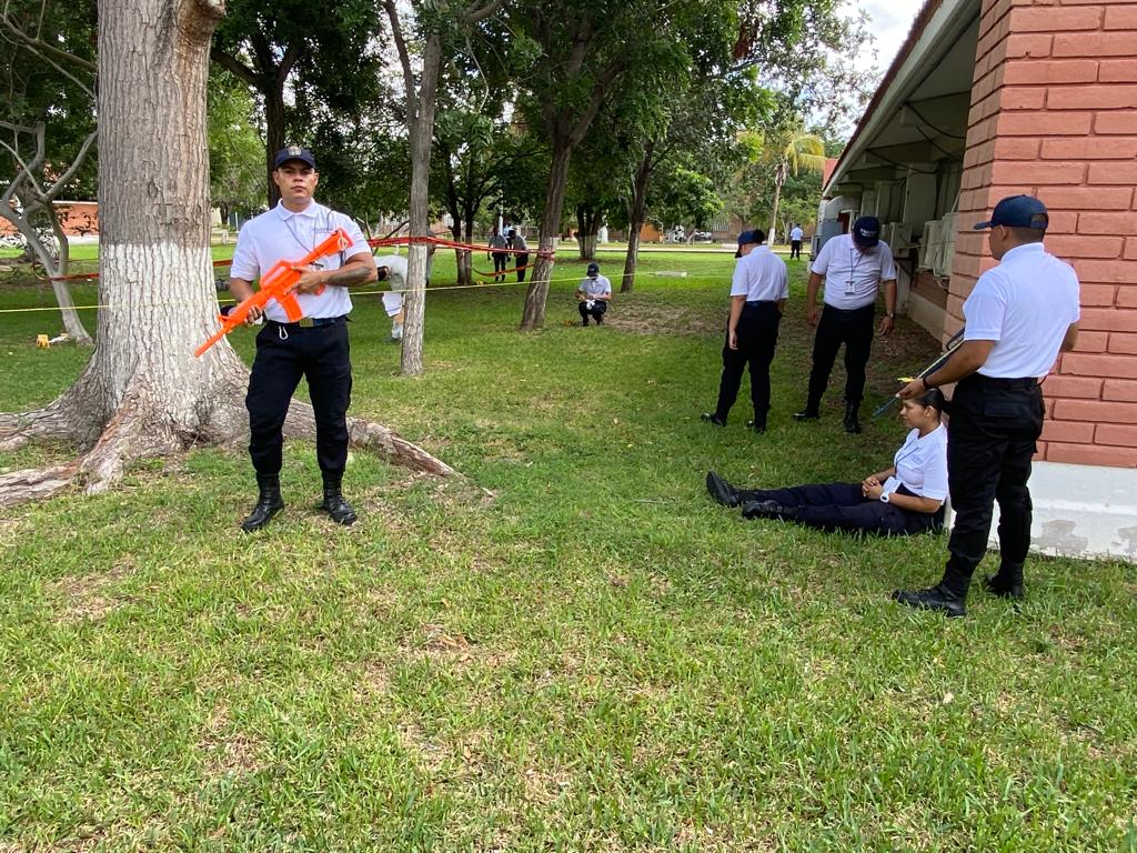 Cadetes en curso de la Unipol