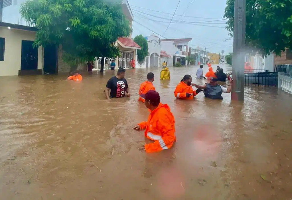 Calles inundadas en Mazatlán por huracán Norma.