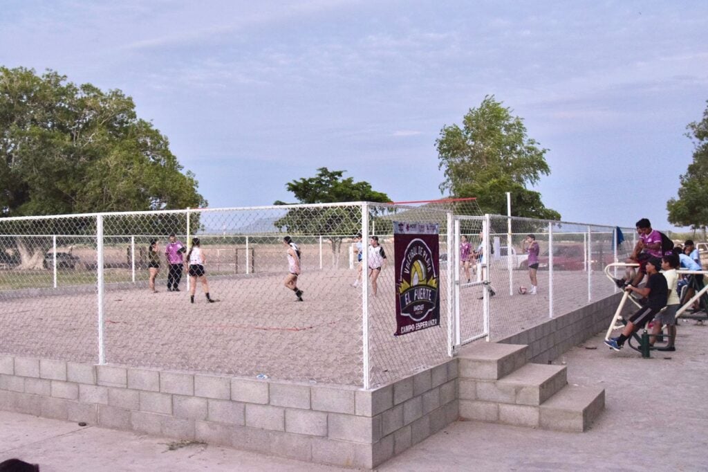 Cancha de voleibol en El Fuerte