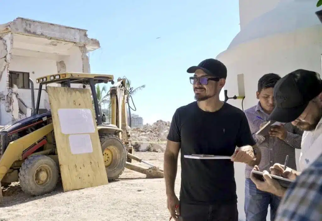 El secretario de Desarrollo Agrario, Territorial y Urbano, Román Meyer Falcón, se encuentra en Mazatlán supervisando la reconstrucción de la Casa del Marino.