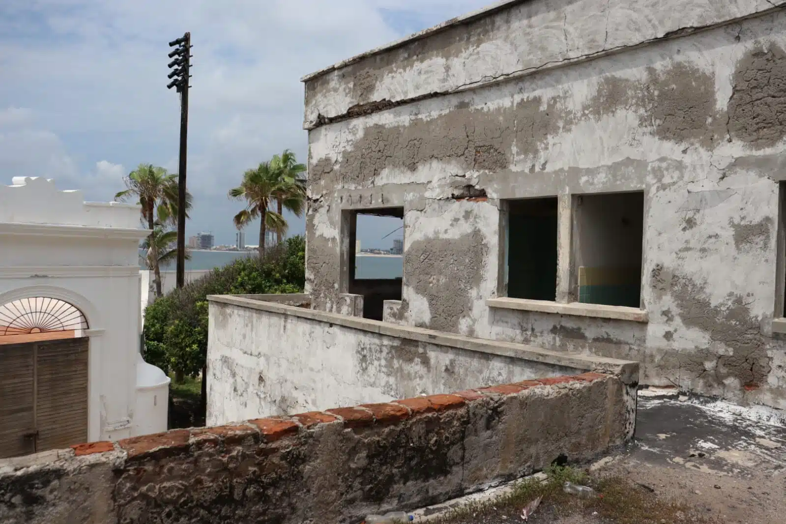 La Casa del Marino presenta daño estructural casi en su totalidad.