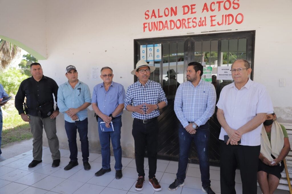 Alcalde de Guasave atiende a personas damnificadas de comunidad de El Burrión