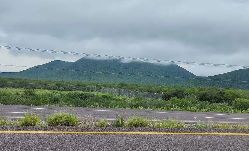 Reportan deslaves en los cerros Barobampo, Ahome