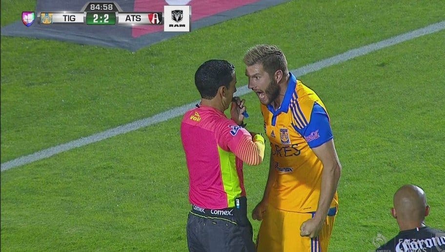 César Arturo Ramos Palazuelos durante un partido de futbol 