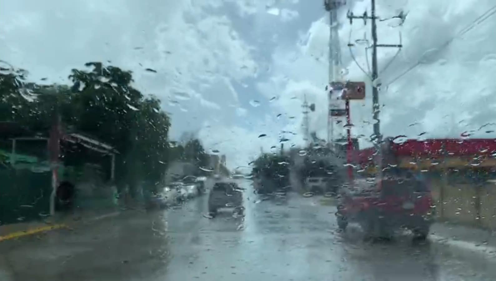 Vidrio con gotas de lluvia