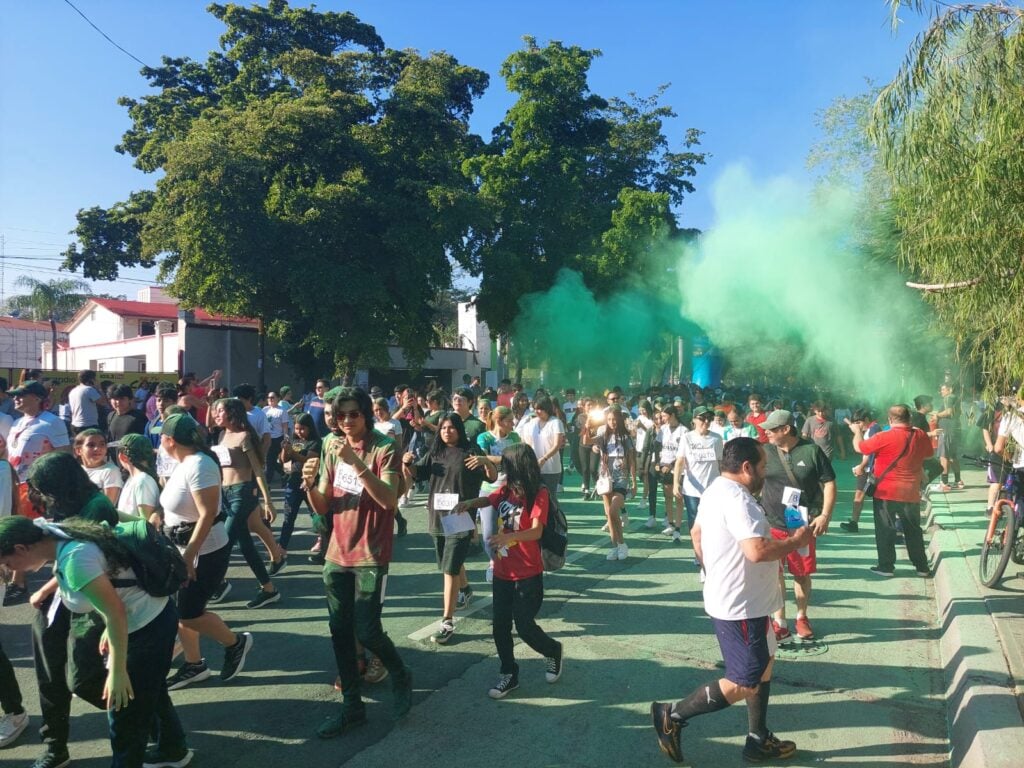 Personas en la carrera de Cobaes en Culiacán