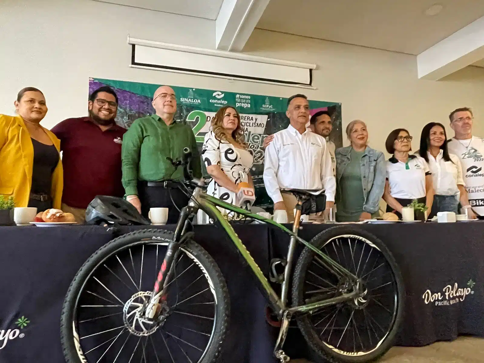 Conferencia de prensa para la segunda ggran carrera de ciclismo de montaña