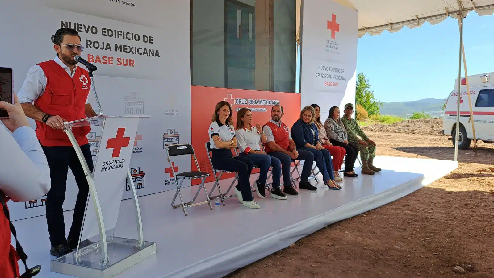 integrantes de la Cruz Roja Mexicana