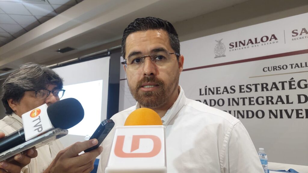 Cuitláhuac González Galindo en entrevista con los medios de comunicación en Culiacán