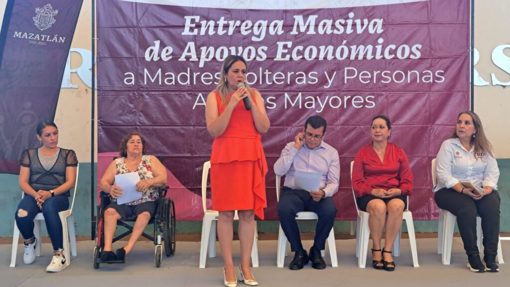 DIF Mazatlán entrega apoyos