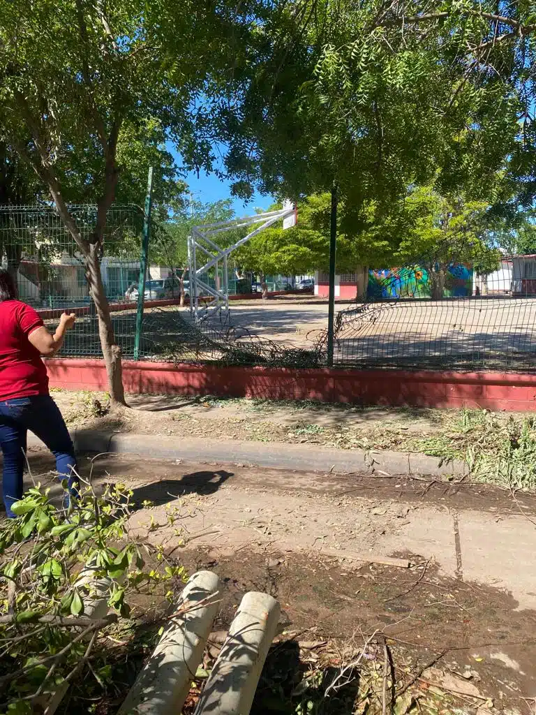 Daños en escuela primaria Cristóbal Colón en Los Mochis