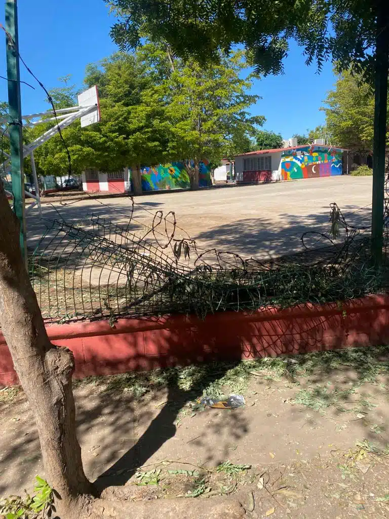 Daños en escuela primaria Cristóbal Colón en Los Mochis