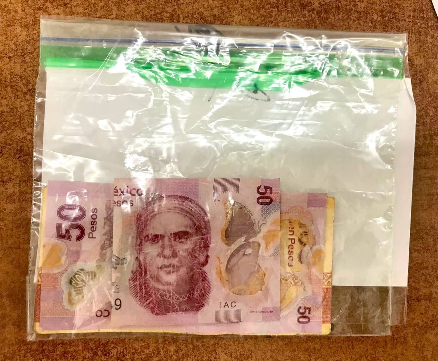 Dinero asegurado por policías tras ser robado a empleada de farmacia en Culiacán