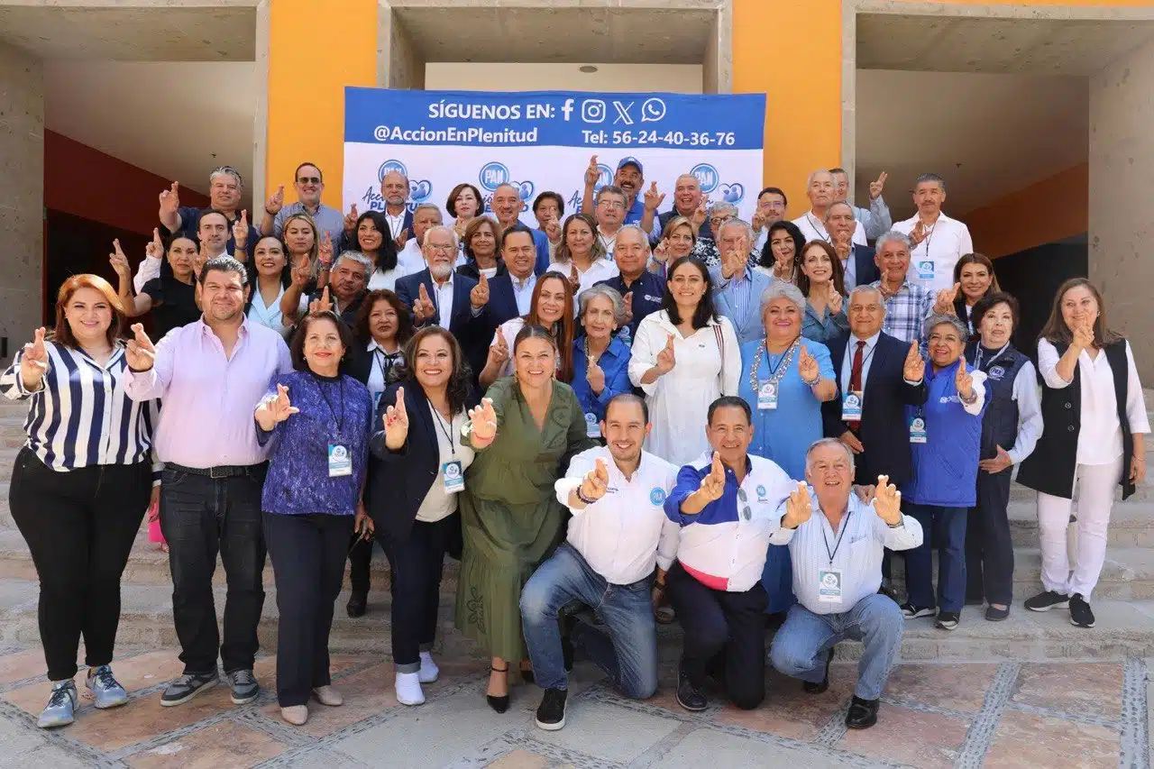 Personas posando para una foto