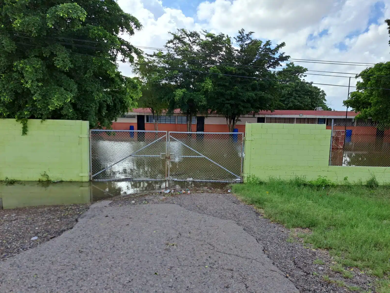 Escuela dañada por efectos de Norma en Sinaloa