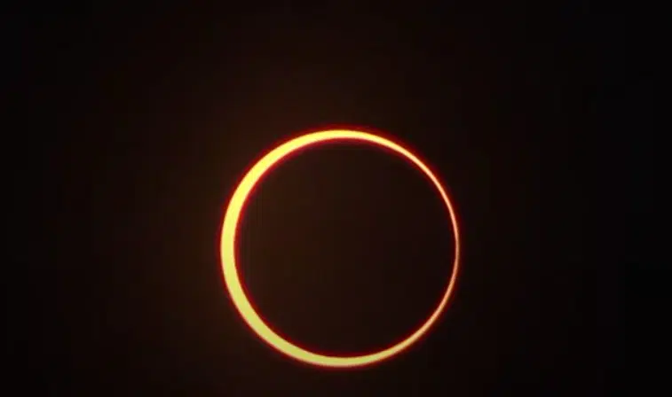 Eclipse anillo de fuego