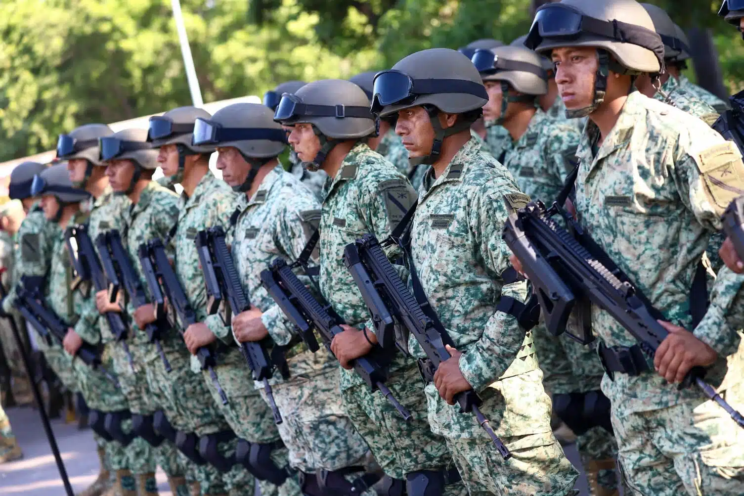 Personas con uniforme del Ejército Mexicano
