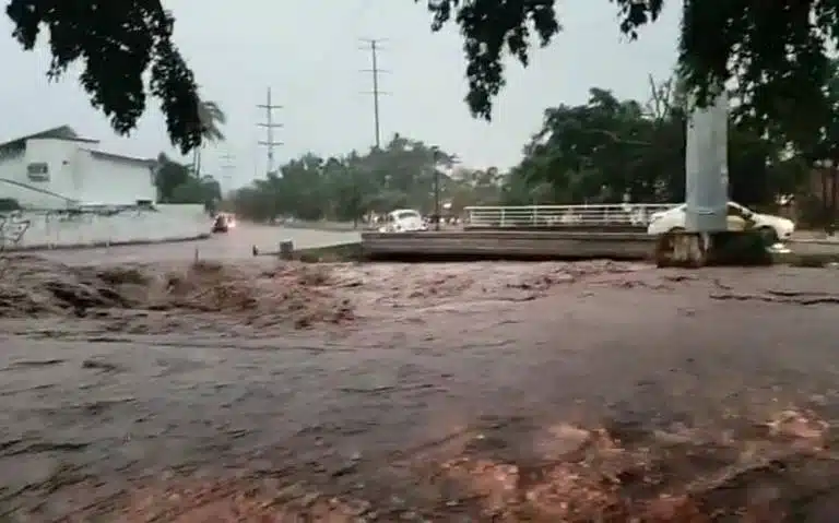 Emergencia en Puerto Vallarta; fuertes imágenes inundaciones en el municipio