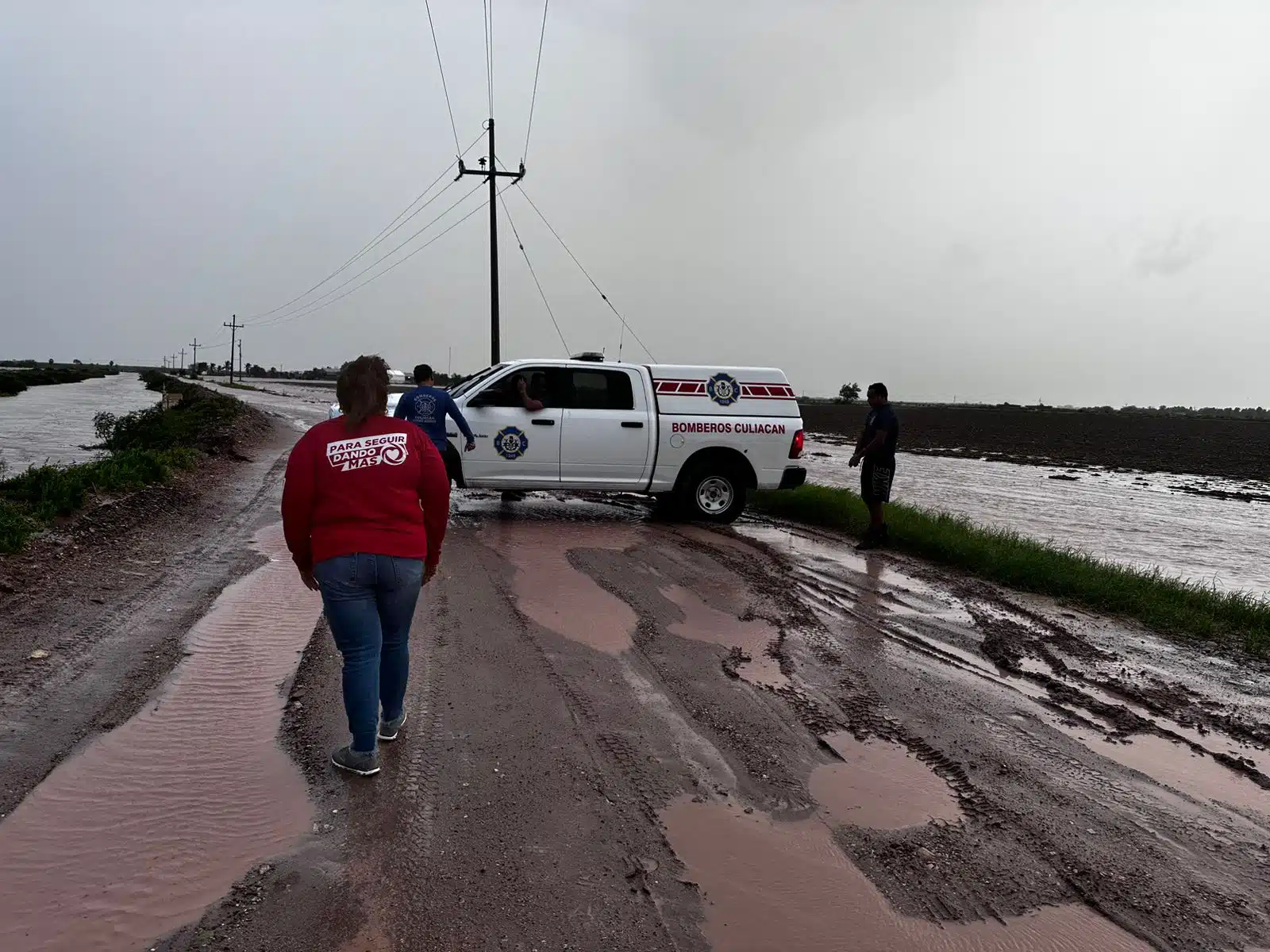 En total, 65 personas se encuentran refugiadas en Costa Rica tras desbordarse el dren Becos