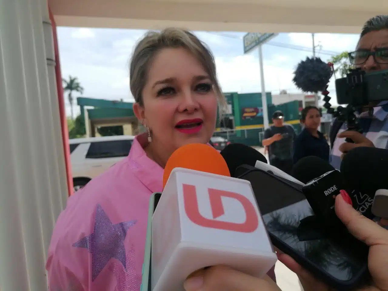 Eneyda Rocha Ruíz en entrevista con medios de comunicación